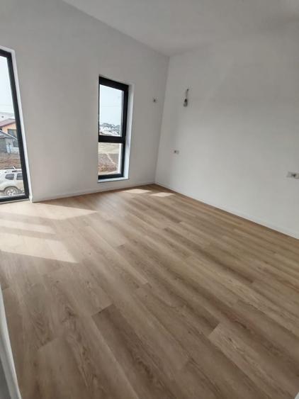Casă individuală cu 5 camere cu Canalizare în Berceni