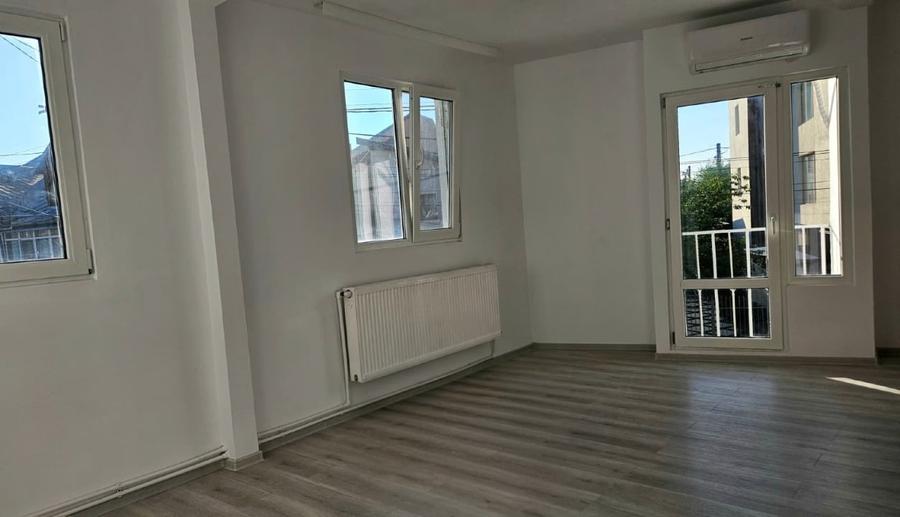 Casă individuală cu 3 camere cu Canalizare în Central