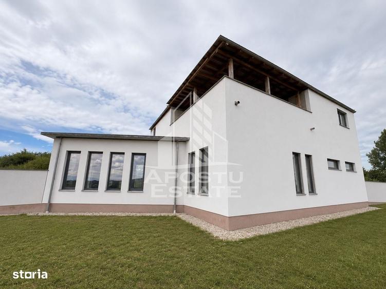 Casă cu 4 camere cu Teren 1080 Mp în Peștișu Mare