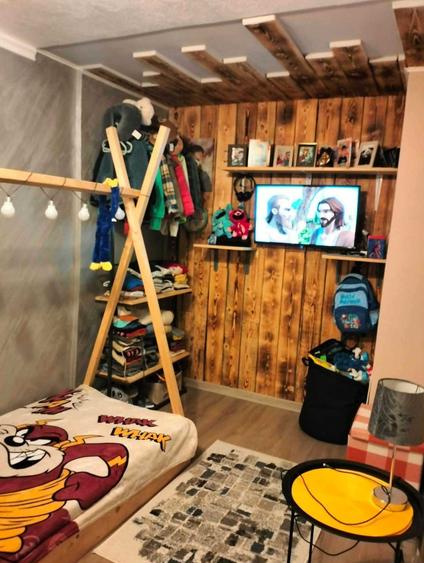 Apartament cu 3 camere semidecomandat în Nămoloasa