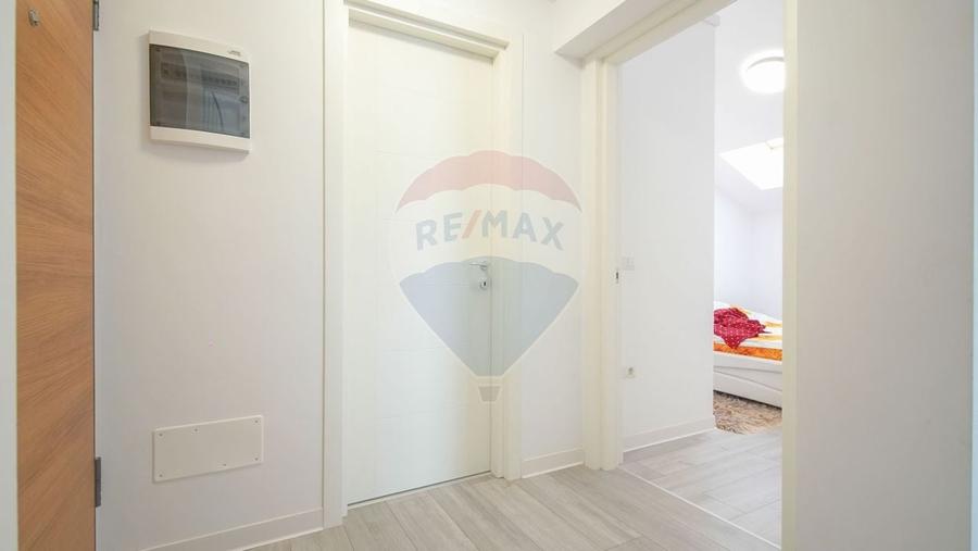 Penthouse cu 4 camere semidecomandat, mobilat în Bartolomeu
