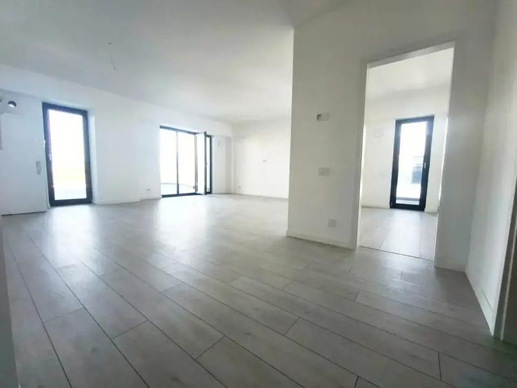 Apartament cu 2 camere decomandat în Titan