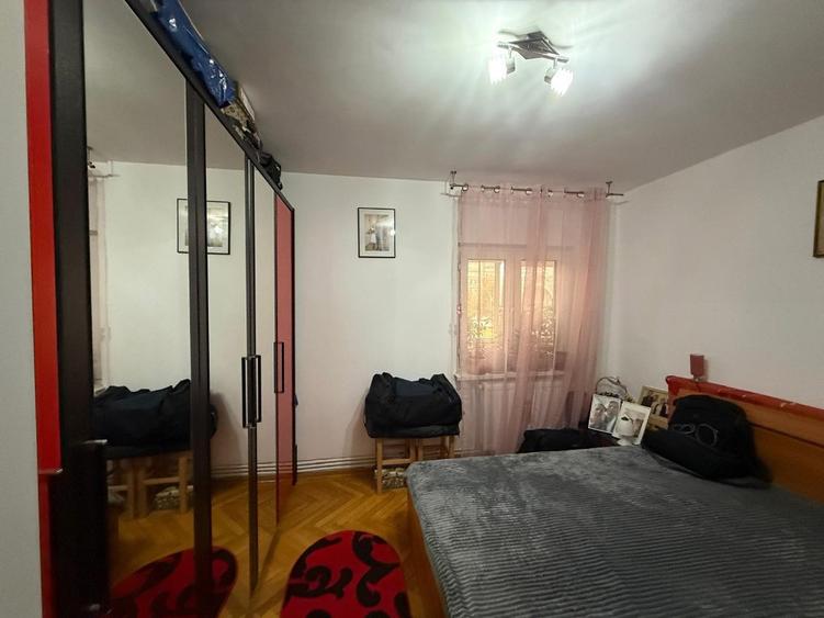 Apartament cu 2 camere,etaj 3, zona Ulpia - 6