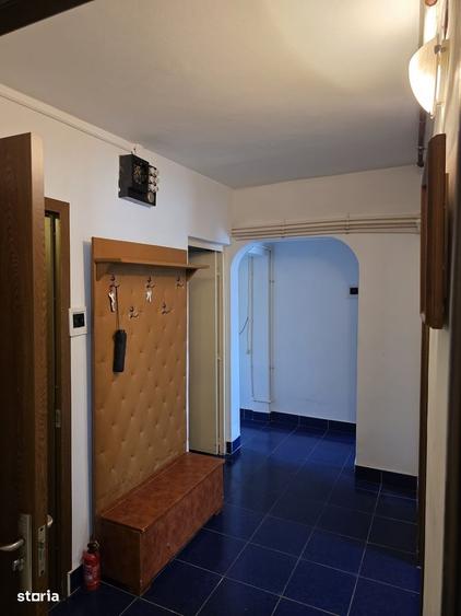 Apartament cu 3 camere, mobilat în Central