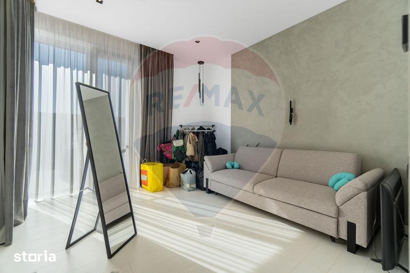 Casă cu 9 camere cu Teren 500 Mp în Stupini