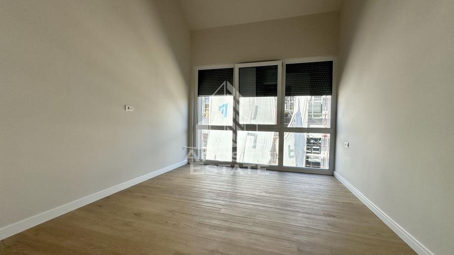 Apartament cu 3 camere semidecomandat în Complex Studențesc