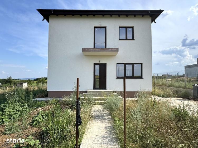 Casă cu 4 camere în Aroneanu