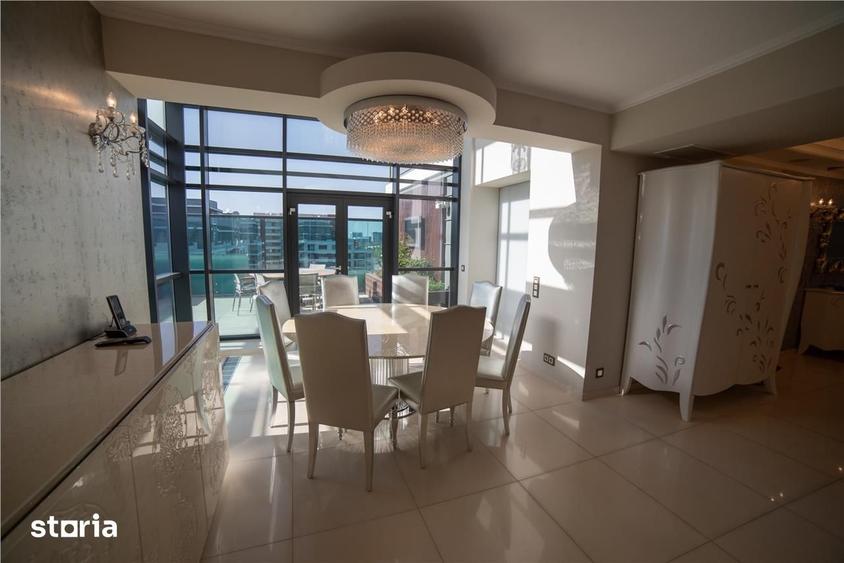 Apartament cu 5 camere decomandat în Tei