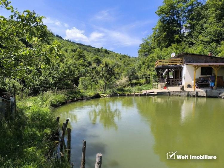 Casă individuală cu 2 camere cu Teren 5640 Mp în Huta