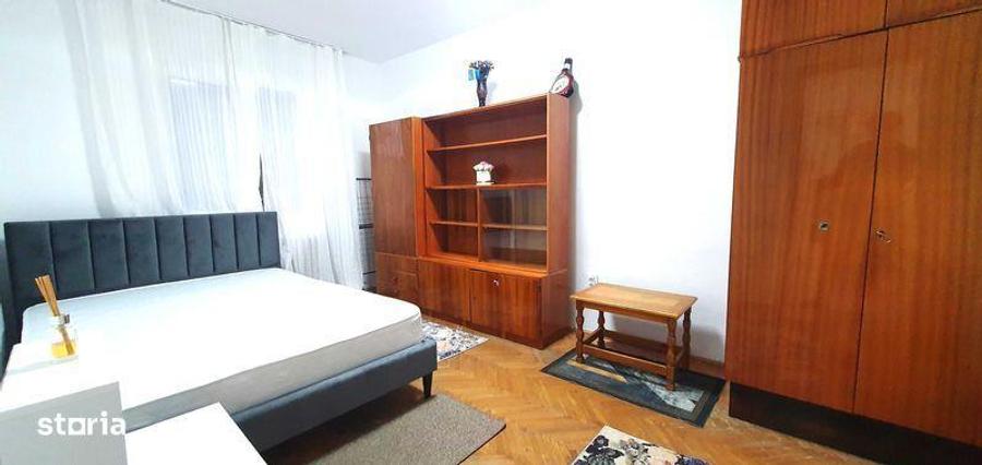 Apartament cu 3 camere semidecomandat în Florești
