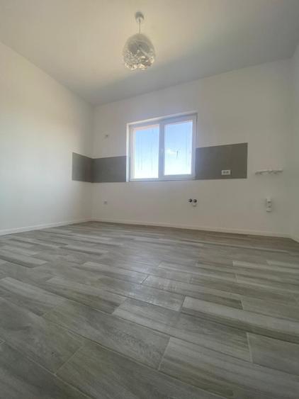 Casă individuală cu 4 camere cu Canalizare în 1 Decembrie
