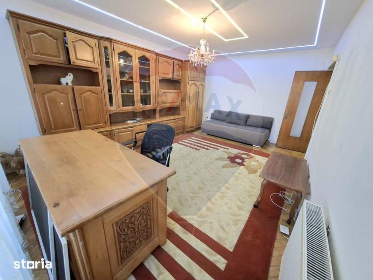 Apartament cu 3 camere decomandat, mobilat în Central