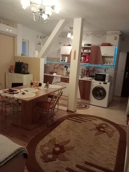Apartament cu 2 camere semidecomandat în Girocului