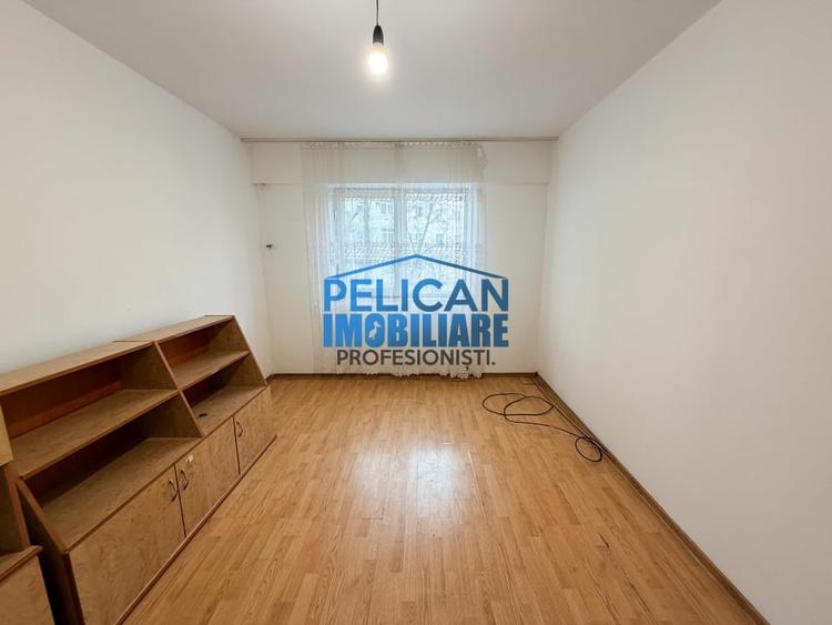 Apartament cu 3 camere semidecomandat în Vest