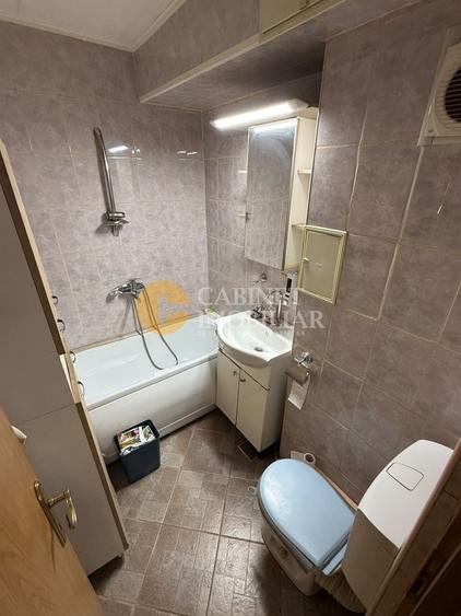 Apartament cu 3 camere semidecomandat, mobilat în Podu Roș