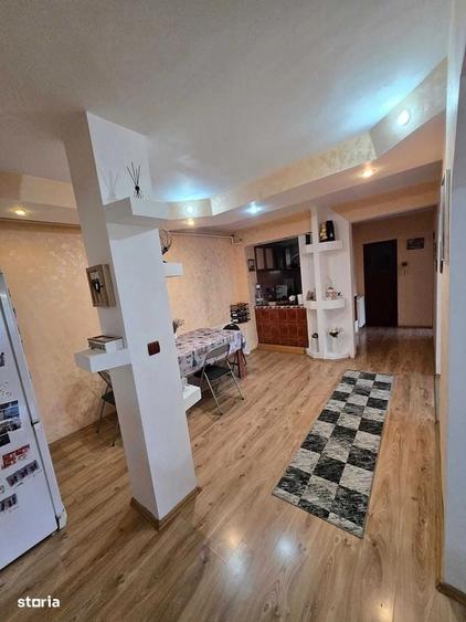 Apartament cu 4 camere decomandat în Central