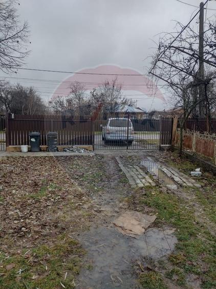 Casă individuală cu 6 camere cu Teren 1000 Mp în Central