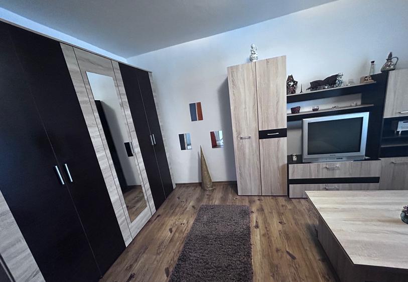 Apartament cu 2 camere decomandat în Tei