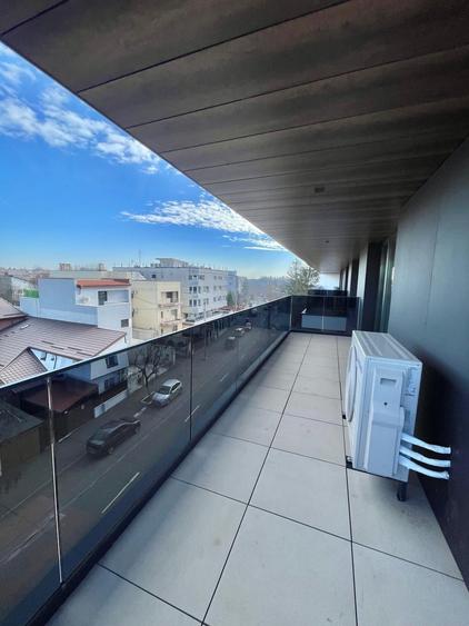 Apartament cu 3 camere decomandat în Băneasa