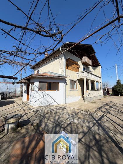 Casă individuală cu 6 camere cu Garaj în Corbii Mari