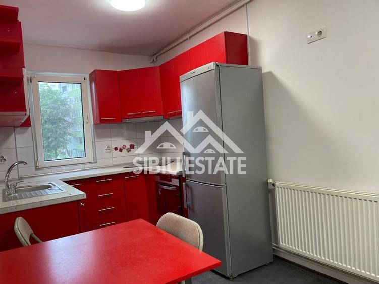 Apartament cu 3 camere semidecomandat, mobilat în Hipodrom 3