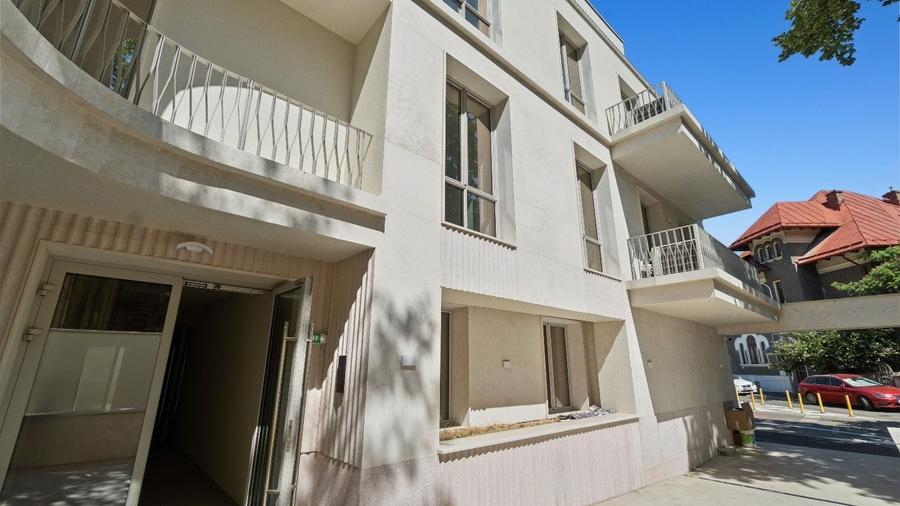 Apartament cu 3 camere decomandat, mobilat în P-ța Universității