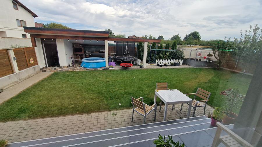 Casă cu 3 camere cu Teren 470 Mp în Sânpetru