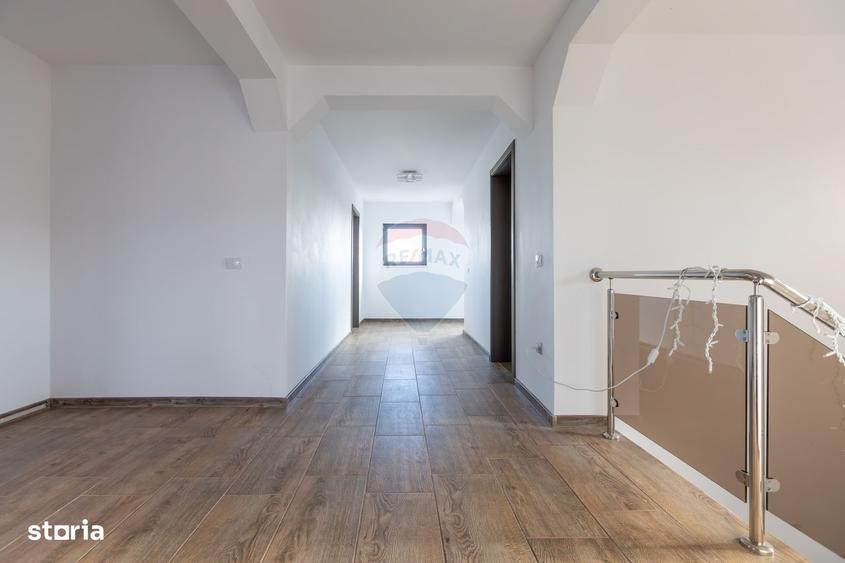 Casă cu 4 camere cu Teren 1000 Mp în Sărata