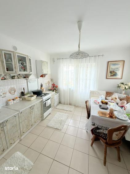 Casă cu 5 camere cu Teren 2400 Mp în Central