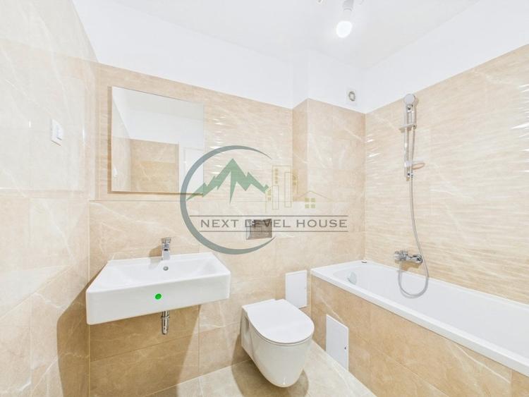 Apartament cu 3 camere decomandat în Tractorul