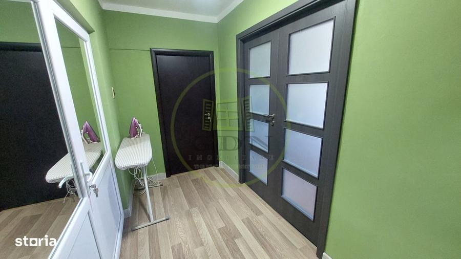 Apartament cu 4 camere decomandat, mobilat în Craiovița Nouă