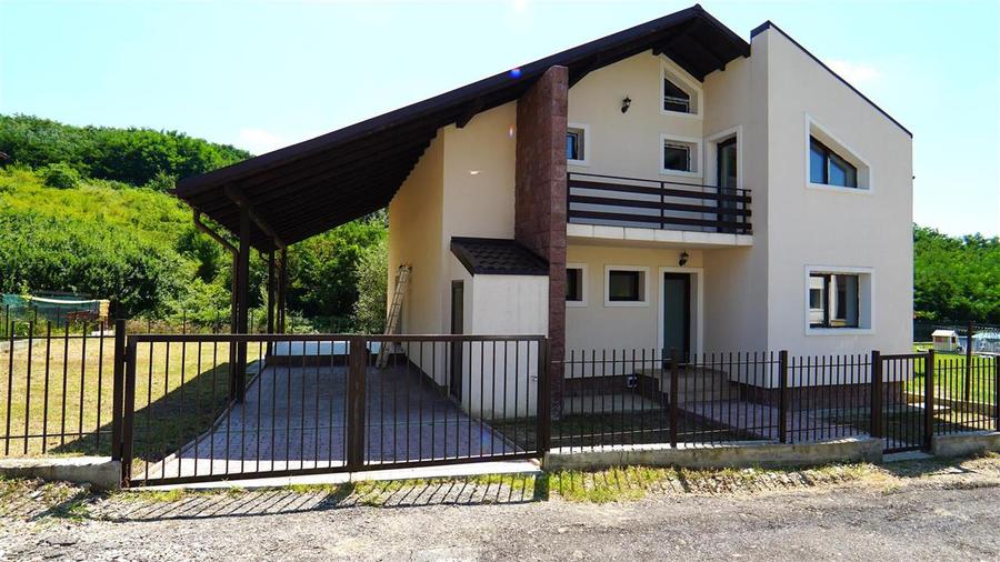 Casă cu 5 camere cu Teren 536 Mp în Exterior Nord