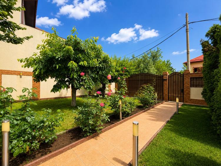 Casă individuală cu 6 camere cu Piscina în Industriilor