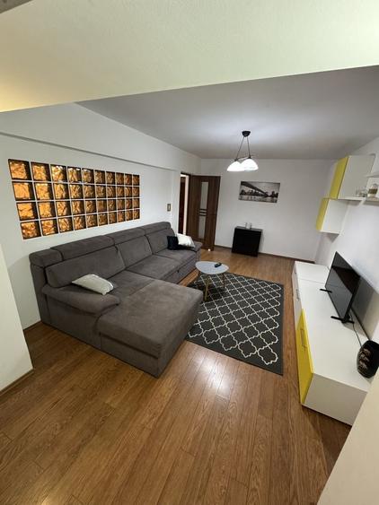 Apartament cu 2 camere decomandat în Republicii