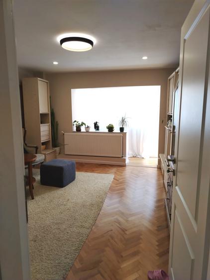 Apartament cu 4 camere decomandat în Central