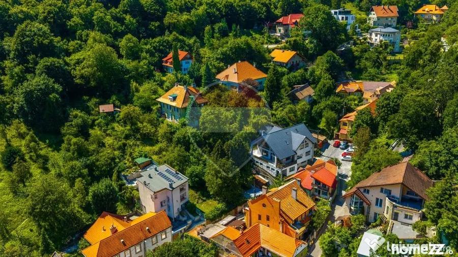 Casă cu 7 camere cu Teren 3140 Mp în Schei