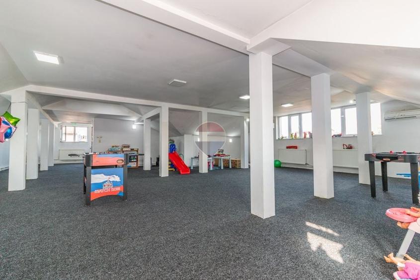 Casă individuală cu 7 camere cu Teren 250 Mp în Drumul Taberei