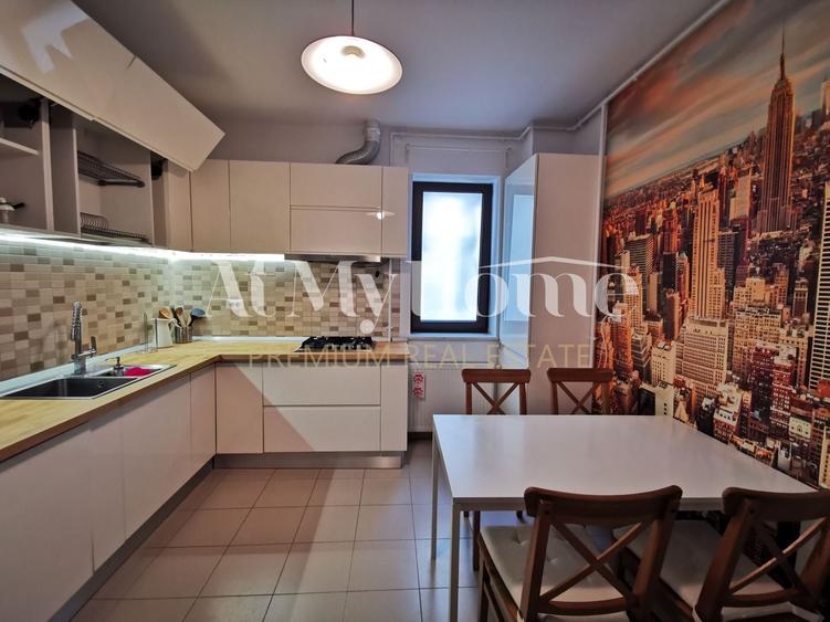 Apartament cu 3 camere decomandat, mobilat în Iancu Nicolae