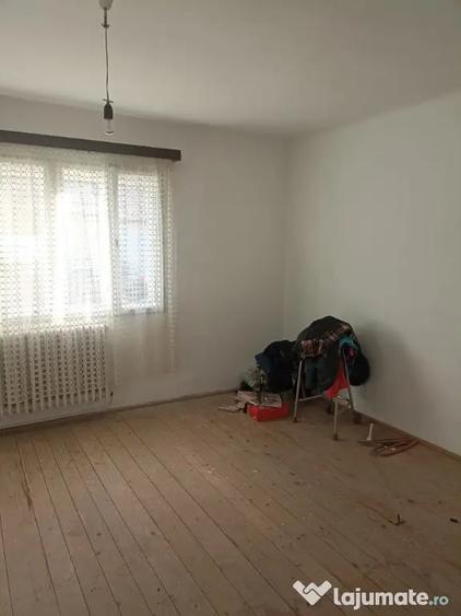 Casă cu 2 camere cu Teren 625 Mp în Central