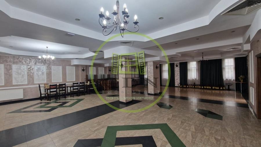Spațiu comercial, de 800 mp, în Rovine