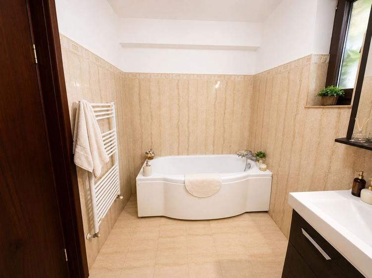 Casă individuală cu 3 camere cu Canalizare în Ultracentral