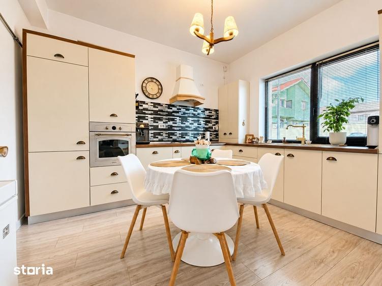 Casă cu 4 camere cu Teren 160 Mp în Palazu Mare