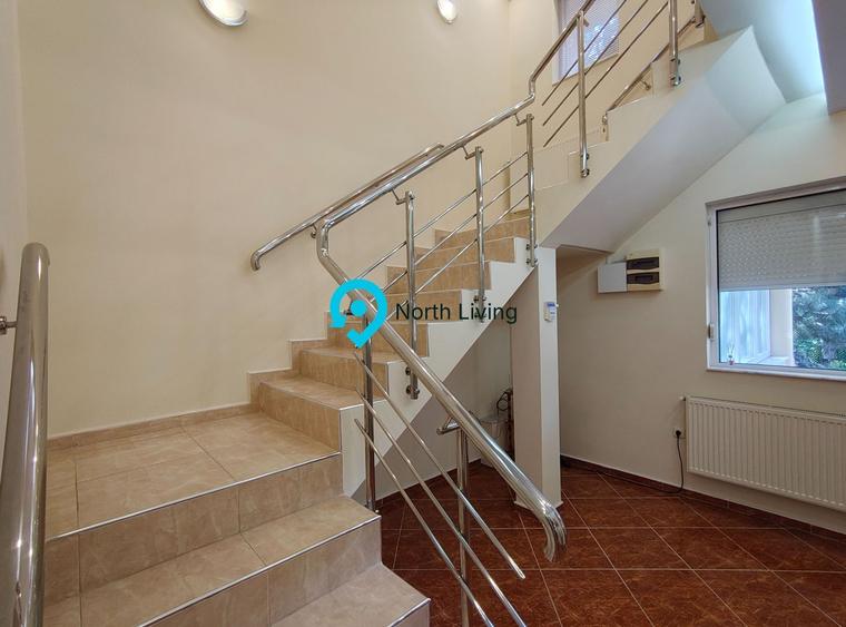Casă individuală cu 5 camere cu Canalizare în Central