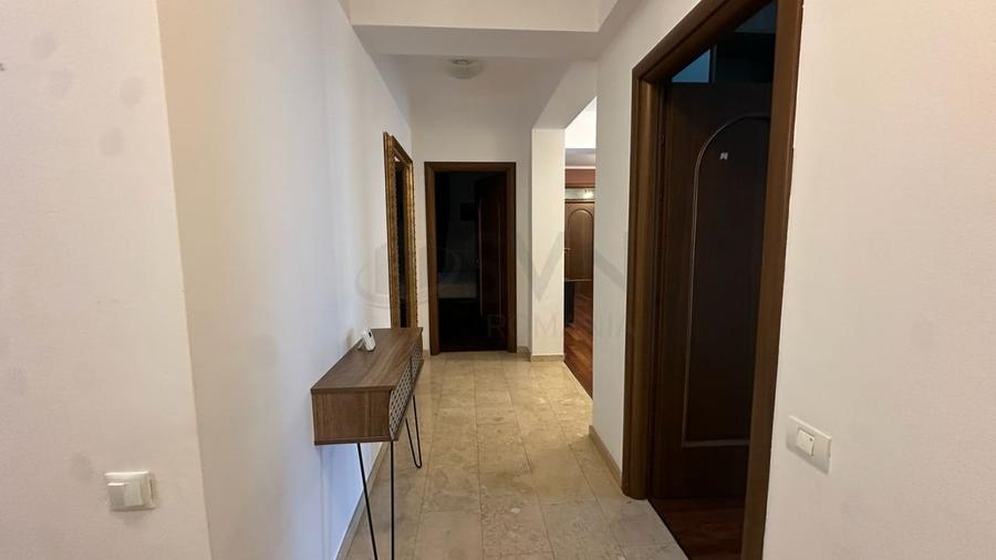Apartament cu 3 camere semidecomandat, mobilat în Bucureștii Noi