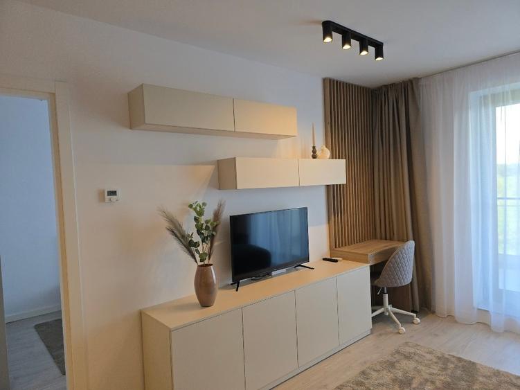 Apartament cu 2 camere semidecomandat, mobilat în Băneasa