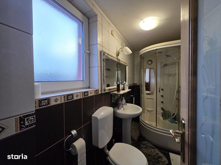Casă cu 4 camere cu Teren 700 Mp în Central