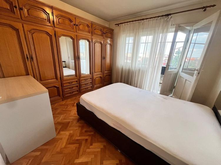 Apartament cu 3 camere decomandat, mobilat în Între Lacuri