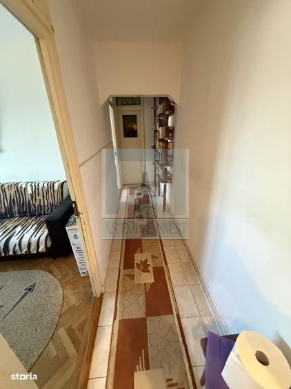 Apartament cu 3 camere decomandat în Florilor