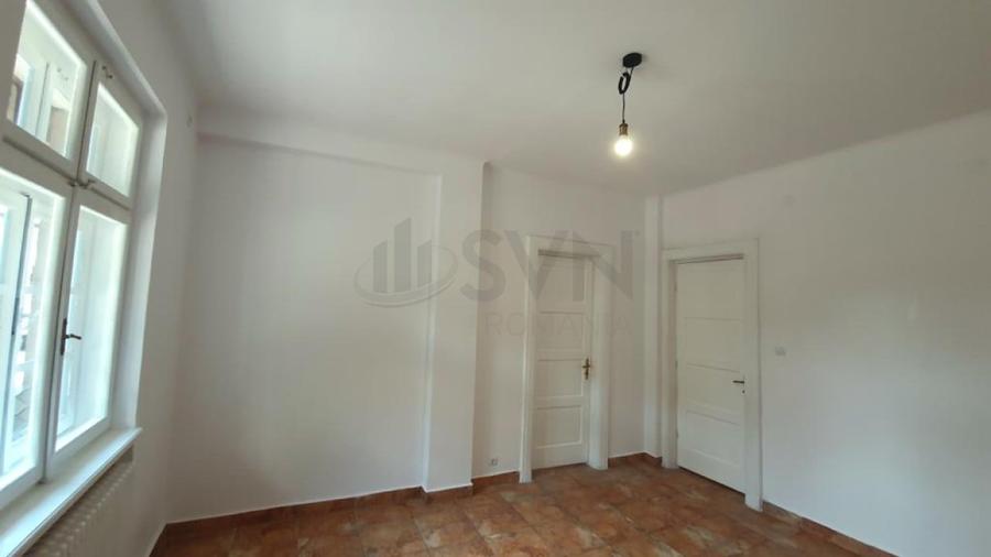 Apartament cu 4 camere decomandat în P-ța Romană