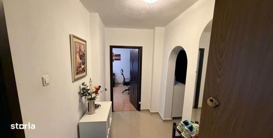 Apartament cu 3 camere decomandat în Vitan